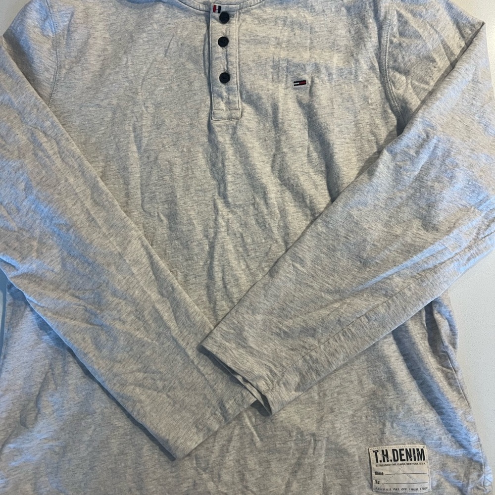 Tommy Hilfiger Men's Light Gray Long Sleeve Tee